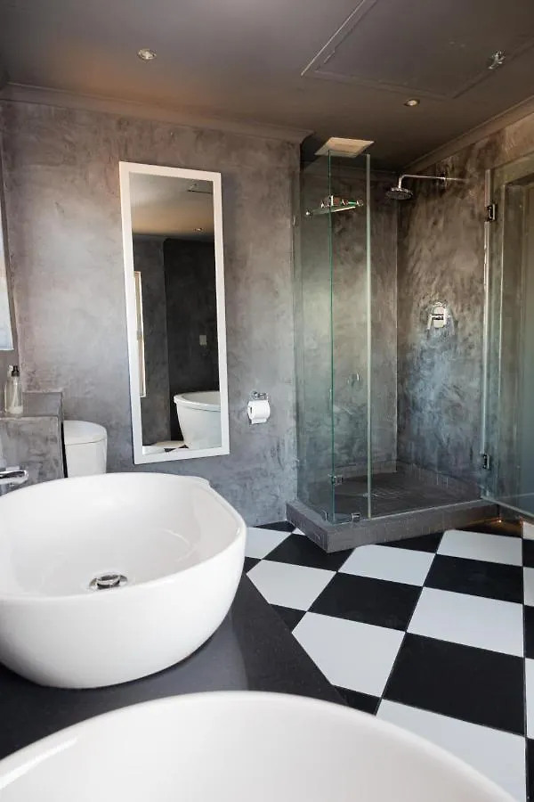 Spacious Luxury 3 Bedroom Apartment B401 Sea Spray Cape Town